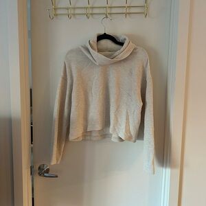 Lululemon / Turtle neck Cropped Sweater/ off white / size M/L